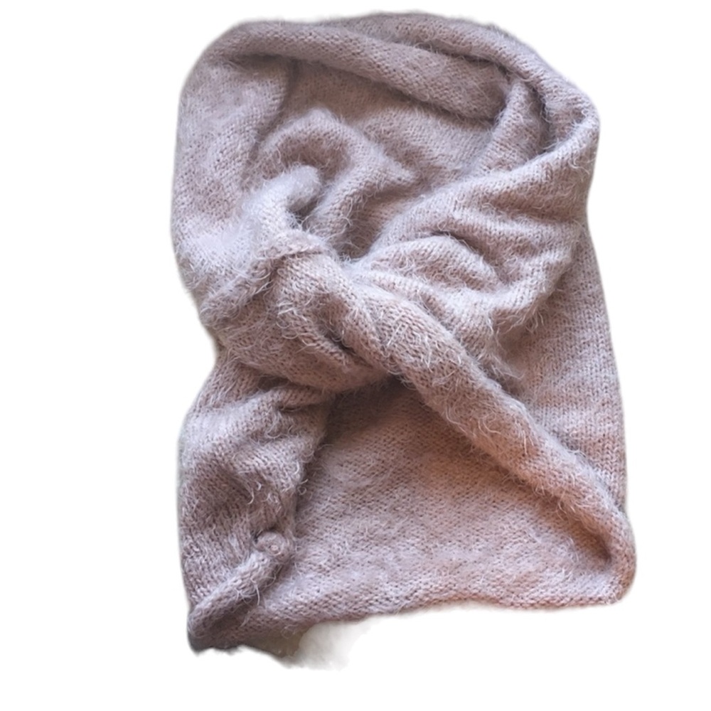 Nordstrom Chunky Knit Infinity Scarf Shell Pink Fuzzy Soft Cozy Winter Loop